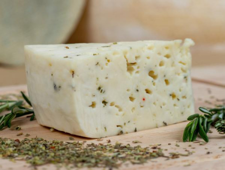 Монкле́р Тоска́н — сыр выдержанный, с итальянскими травами